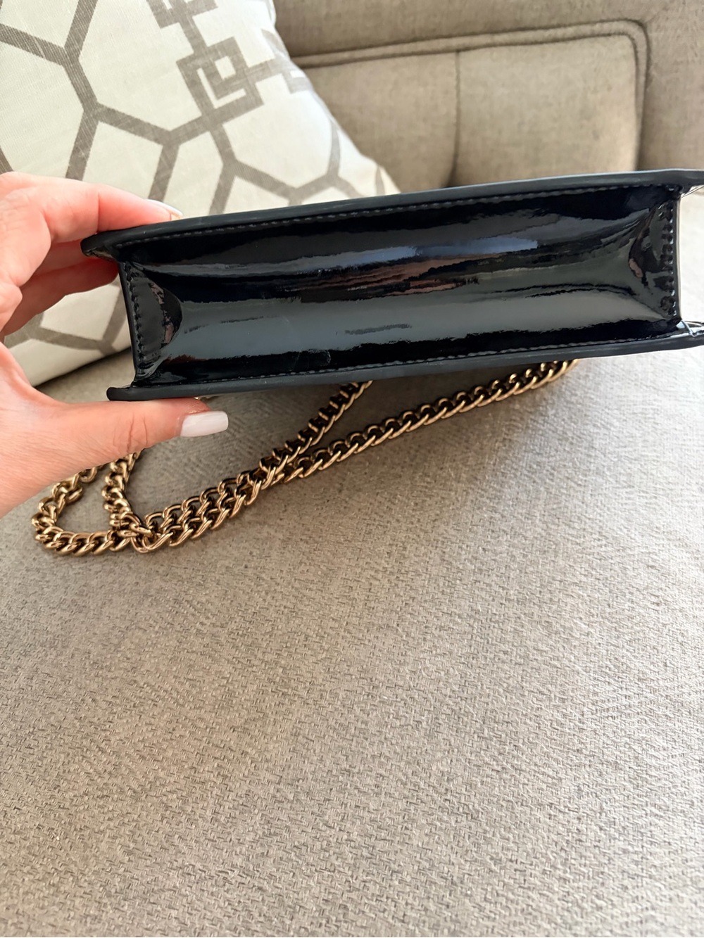 Kurt Geiger Black Patent Leather Crossbody with Gold Shell Clasp - Picture 4 of 10